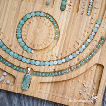 Laden Sie das Bild in den Galerie-Viewer, Malabrett - Perlenbrett aus Holz | Mala Beading Board - Wooden Malaboard | Der Blaue Vogel