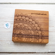 Laden Sie das Bild in den Galerie-Viewer, Ganesha Mantra Board | 12,5 x 12 cm
