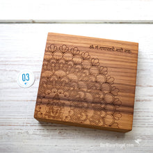 Laden Sie das Bild in den Galerie-Viewer, Ganesha Mantra Board | 12,5 x 12 cm