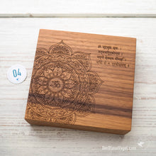 Laden Sie das Bild in den Galerie-Viewer, Gayatri Mantra Board | 12,5 x 12 cm