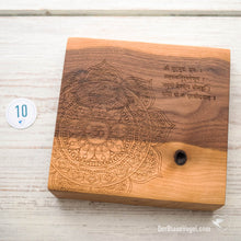 Laden Sie das Bild in den Galerie-Viewer, Gayatri Mantra Board | 12,5 x 12 cm