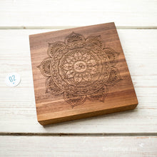 Laden Sie das Bild in den Galerie-Viewer, Om Mantra Board | 15 x 15 cm