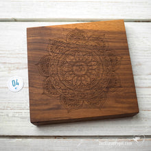 Laden Sie das Bild in den Galerie-Viewer, Om Mantra Board | 15 x 15 cm