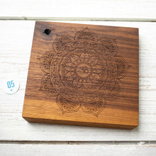 Laden Sie das Bild in den Galerie-Viewer, Om Mantra Board | 15 x 15 cm