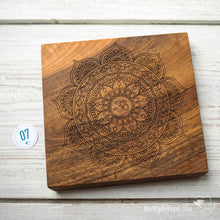 Laden Sie das Bild in den Galerie-Viewer, Om Mantra Board | 15 x 15 cm