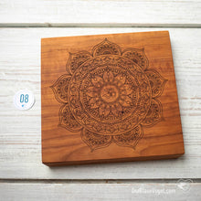 Laden Sie das Bild in den Galerie-Viewer, Om Mantra Board | 15 x 15 cm