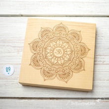 Laden Sie das Bild in den Galerie-Viewer, Om Mantra Board | 15 x 15 cm