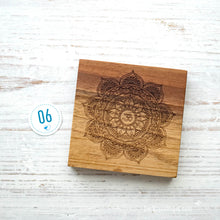 Laden Sie das Bild in den Galerie-Viewer, Om Mantra Board | 8 x 8 cm