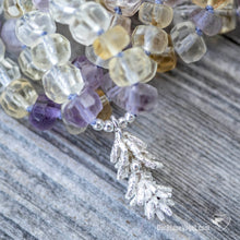 Laden Sie das Bild in den Galerie-Viewer, Ametrin Mala mit Naturabguss einer Lavendelblüte aus massivem Silber | Naturliebe Mala von Der Blaue Vogel