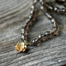 Laden Sie das Bild in den Galerie-Viewer, Naturliebe Mala aus Rauchqarz und 14 K Gold Anhänger | Der Blaue Vogel