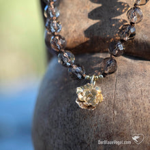 Laden Sie das Bild in den Galerie-Viewer, Naturliebe Mala aus Rauchqarz und 14 K Gold Anhänger | Der Blaue Vogel