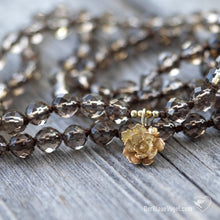 Laden Sie das Bild in den Galerie-Viewer, Naturliebe Mala aus Rauchqarz und 14 K Gold Anhänger | Der Blaue Vogel