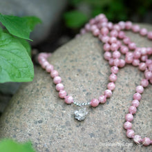 Laden Sie das Bild in den Galerie-Viewer, Rhodochrosit Mala mit Sterling Silber Anhänger | Der Blaue Vogel