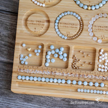 Laden Sie das Bild in den Galerie-Viewer, Großes Armband-Perlenbrett aus Holz | Large Wooden Braceletboard, Wooden Beadingboard wiith Inches 1/4 inch steps | Handmade by Der Blaue Vogel