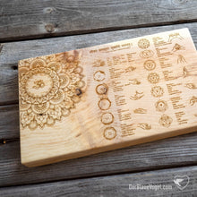 Laden Sie das Bild in den Galerie-Viewer, Chakra-Brett | Hasta Mudras & 5 Elemente | Zirbe