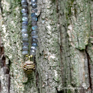 Labradorit Mala mit Goldbronze Sequoia (Mammutbaum) Anhänger als Guruperle | Der Blaue Vogel