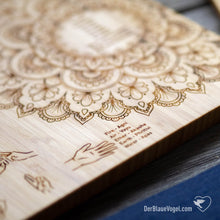 Laden Sie das Bild in den Galerie-Viewer, Chakra board with mudras and Sanskrit names | 7 Chakra Gayatri Mantra | Der Blaue Vogel | Perlenbrett aus Holz | Wooden Beading Boards
